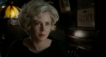 Movie still from “Big Eyes” (2014), directed by Tim Burton – A person with blonde hair; Close Up shot, Over the shoulder angle