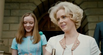 Movie still from “Big Eyes” (2014), directed by Tim Burton – A woman and a young girl standing next to each other; Close Up shot, Over the shoulder angle