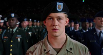 Movie still from “Billy Lynn's Long Halftime Walk” (2016), directed by Ang Lee – A man in a military uniform with a beret; Close Up shot, Over the shoulder angle