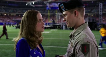Movie still from “Billy Lynn's Long Halftime Walk” (2016), directed by Ang Lee – A man and a woman talking to each other on a football field; Medium shot, Over the shoulder angle