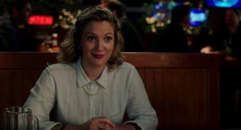 Movie still from “Blended” (2014), directed by Frank Coraci – A woman sitting at a table in front of a christmas tree; Close Up shot, Over the shoulder angle