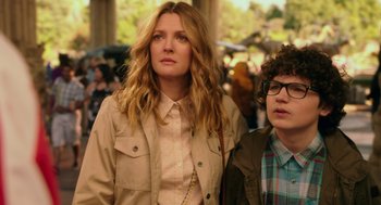 Movie still from “Blended” (2014), directed by Frank Coraci – A woman standing next to a man wearing glasses; Medium shot, Over the shoulder angle
