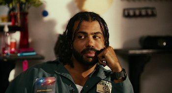 Movie still from “Blindspotting” (2018), directed by Carlos López Estrada – A person with dreadlocks; Close Up shot, Over the shoulder angle