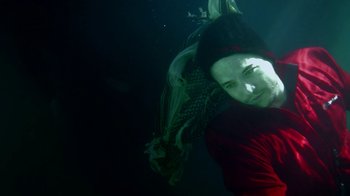 Movie still from “Blue Jay” (2016), directed by Alex Lehmann – A person in a red shirt and a mask underwater; Close Up shot, High angle