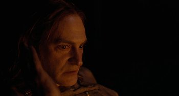 Movie still from “Bones and All” (2022), directed by Luca Guadagnino – A person looking at the camera; Close Up shot, Over the shoulder angle