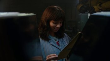 Movie still from “Bumblebee” (2018), directed by Travis Knight – A woman is looking at a tablet computer in a dark room; Close Up shot, Over the shoulder angle