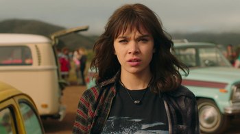 Movie still from “Bumblebee” (2018), directed by Travis Knight – A young woman with brown hair wearing a plaid shirt; Close Up shot, Over the shoulder angle