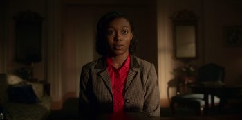 Movie still from “Fargo” (2014), created by Noah Hawley – A woman wearing a red shirt and a brown jacket; Medium shot, Low angle