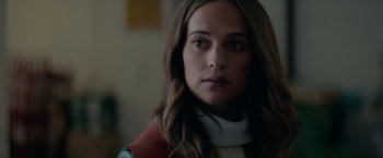 Movie still from “Burnt” (2015), directed by John Wells – A person with long brown hair; Close Up shot, Over the shoulder angle