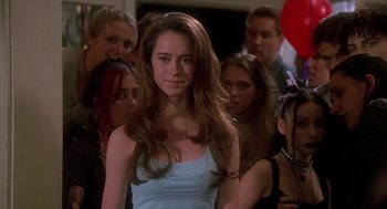 Movie still from “Can't Hardly Wait” (1998), directed by Deborah Kaplan – A woman standing in front of a group of people; Medium shot, Over the shoulder angle