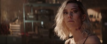 Movie still from “Fast & Furious Presents: Hobbs & Shaw” (2019), directed by David Leitch – A person with blonde hair; Close Up shot, Over the shoulder angle