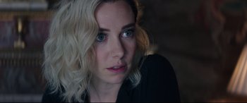 Movie still from “Fast & Furious Presents: Hobbs & Shaw” (2019), directed by David Leitch – A person with blue eyes; Close Up shot, Over the shoulder angle