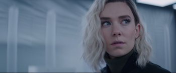 Movie still from “Fast & Furious Presents: Hobbs & Shaw” (2019), directed by David Leitch – A person with long white hair; Close Up shot, Over the shoulder angle