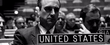 Movie still from “Che: Part One” (2008), directed by Steven Soderbergh – A black and white photo of a man in a suit and tie; Close Up shot, Over the shoulder angle