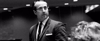 Movie still from “Che: Part One” (2008), directed by Steven Soderbergh – Black and white photograph of a man in a suit and tie; Close Up shot, Low angle
