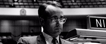 Movie still from “Che: Part One” (2008), directed by Steven Soderbergh – Black and white photograph of a man wearing glasses; Close Up shot, Low angle