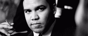 Movie still from “Che: Part One” (2008), directed by Steven Soderbergh – A black and white photo of a man in a suit; Close Up shot, Low angle