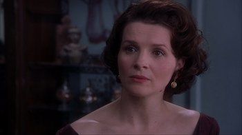 Movie still from “Chocolat” (2000), directed by Lasse Hallström – A person wearing a dress; Close Up shot, Over the shoulder angle