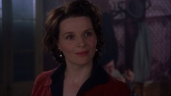 Movie still from “Chocolat” (2000), directed by Lasse Hallström – A woman that is wearing a red jacket; Close Up shot, Over the shoulder angle