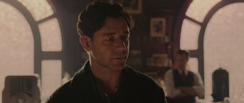 Movie still from “Cinderella Man” (2005), directed by Ron Howard – A person in a room; Close Up shot, Over the shoulder angle