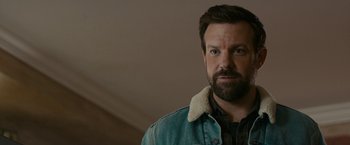 Movie still from “Colossal” (2016), directed by Nacho Vigalondo – A person wearing a jacket; Close Up shot, Over the shoulder angle