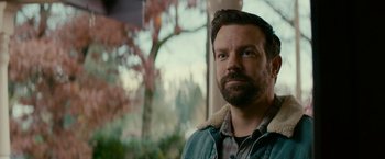 Movie still from “Colossal” (2016), directed by Nacho Vigalondo – A person with a beard; Close Up shot, Over the shoulder angle