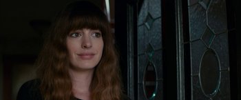 Movie still from “Colossal” (2016), directed by Nacho Vigalondo – A person with long hair; Close Up shot, Over the shoulder angle