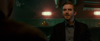 Movie still from “Colossal” (2016), directed by Nacho Vigalondo – A man in a suit and tie in front of a mirror; Close Up shot, Over the shoulder angle