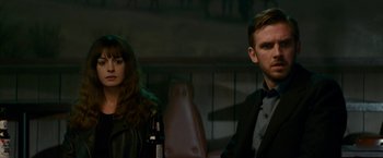 Movie still from “Colossal” (2016), directed by Nacho Vigalondo – A man and a woman sitting next to each other; Medium shot, Over the shoulder angle