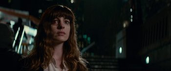 Movie still from “Colossal” (2016), directed by Nacho Vigalondo – A person with long brown hair; Close Up shot, Over the shoulder angle