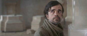 Movie still from “Cyrano” (2021), directed by Joe Wright – A person wearing a scarf; Close Up shot, Over the shoulder angle