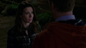 Movie still from “Daddy's Home” (2015), directed by Sean Anders – A woman is looking at a man in a red jacket; Close Up shot, Over the shoulder angle
