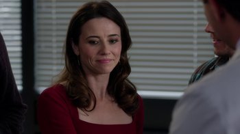 Movie still from “Daddy's Home” (2015), directed by Sean Anders – A woman sitting in front of a man in front of a window; Close Up shot, Over the shoulder angle