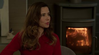 Movie still from “Daddy's Home 2” (2017), directed by Sean Anders – A woman sitting in front of a fire place; Close Up shot, Over the shoulder angle