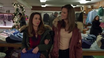 Movie still from “Daddy's Home 2” (2017), directed by Sean Anders – Two young women are talking in a clothing store; Medium shot, Over the shoulder angle