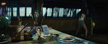 Movie still from “Daniel Isn't Real” (2019), directed by Adam Egypt Mortimer – A bunch of paintbrushes sitting on a table; Extreme Close Up shot, High angle