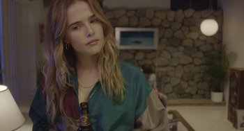Movie still from “Flower” (2017), directed by Max Winkler – A woman with long blonde hair is holding a beer; Close Up shot, Over the shoulder angle