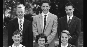 Movie still from “De Palma” (2015), directed by Jake Paltrow – A black and white photo of a group of young men and women; Medium shot, Low angle