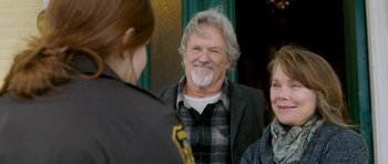 Movie still from “Deadfall” (2012), directed by Stefan Ruzowitzky – A man and two women standing next to each other in front of a building; Medium shot, Over the shoulder angle