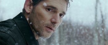 Movie still from “Deadfall” (2012), directed by Stefan Ruzowitzky – A man's face in front of a window; Close Up shot, Over the shoulder angle
