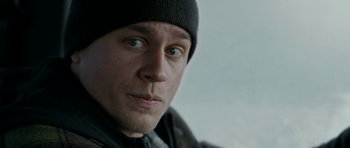 Movie still from “Deadfall” (2012), directed by Stefan Ruzowitzky – A person wearing a hat; Close Up shot, Over the shoulder angle