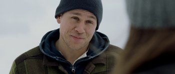 Movie still from “Deadfall” (2012), directed by Stefan Ruzowitzky – A person wearing a jacket and a hat; Close Up shot, Over the shoulder angle