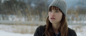 Movie still from “Deadfall” (2012), directed by Stefan Ruzowitzky – A person wearing a hat; Close Up shot, Over the shoulder angle