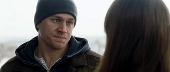 Movie still from “Deadfall” (2012), directed by Stefan Ruzowitzky – A person wearing a hat and jacket; Close Up shot, Over the shoulder angle