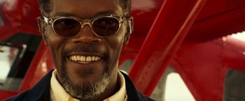 Movie still from “Deep Blue Sea” (1999), directed by Renny Harlin – A person wearing sunglasses; Close Up shot, Low angle