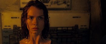 Movie still from “Deep Blue Sea” (1999), directed by Renny Harlin – A person with wet hair; Close Up shot, Low angle