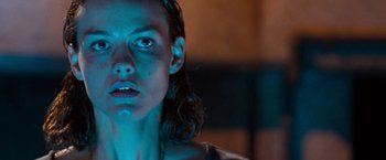 Movie still from “Deep Blue Sea” (1999), directed by Renny Harlin – A person with long brown hair; Close Up shot, Low angle