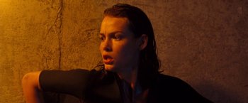 Movie still from “Deep Blue Sea” (1999), directed by Renny Harlin – A person with wet hair; Close Up shot, Low angle