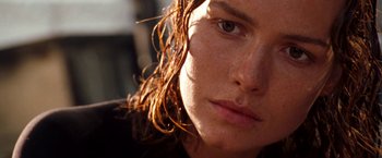 Movie still from “Deep Blue Sea” (1999), directed by Renny Harlin – A woman's face with brown hair; Close Up shot, Low angle