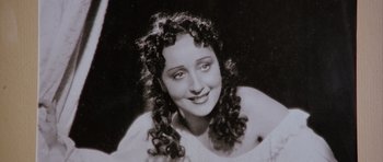 Movie still from “Deep Red” (1975), directed by Dario Argento – An old black and white photo of a woman with curly hair; Close Up shot, High angle